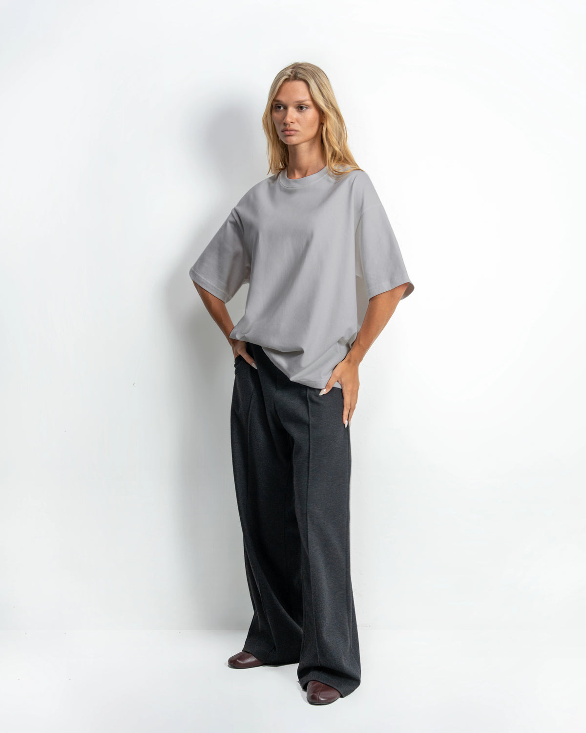 Relaxed Model 1 #Chalk Dust